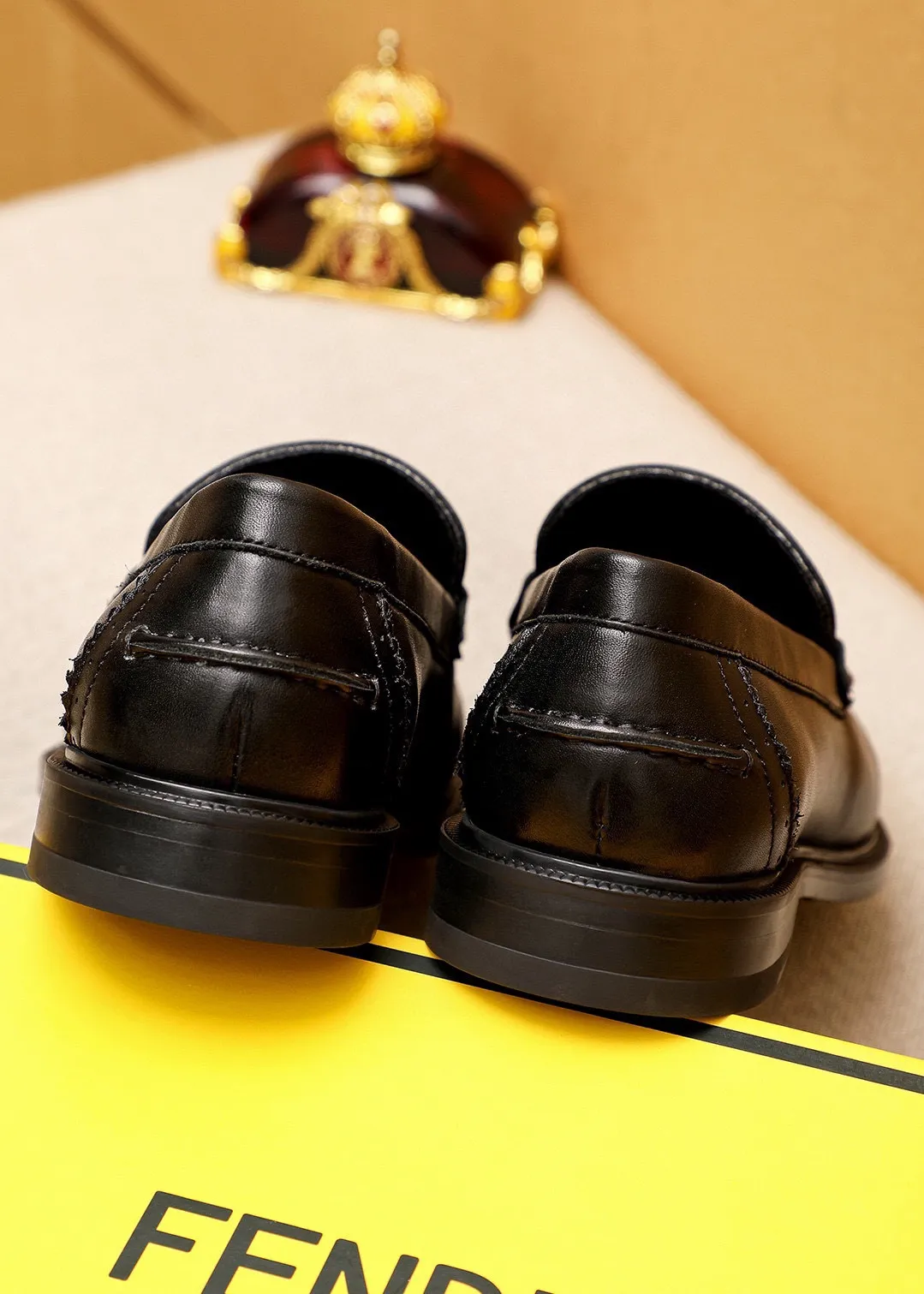 Men's shoes 💰460 💐 Product trademark: FENDI [Fendi] casual leather shoes Regular size: 38-44 (45🉑️customized) Product materials: Selected imported first-layer open-edge beaded cowhide leather upper + luxury hardware buckle, imported cowhide lining. Strong three-dimensional visual effect, rubber outsole Color: 1⃣️color optional